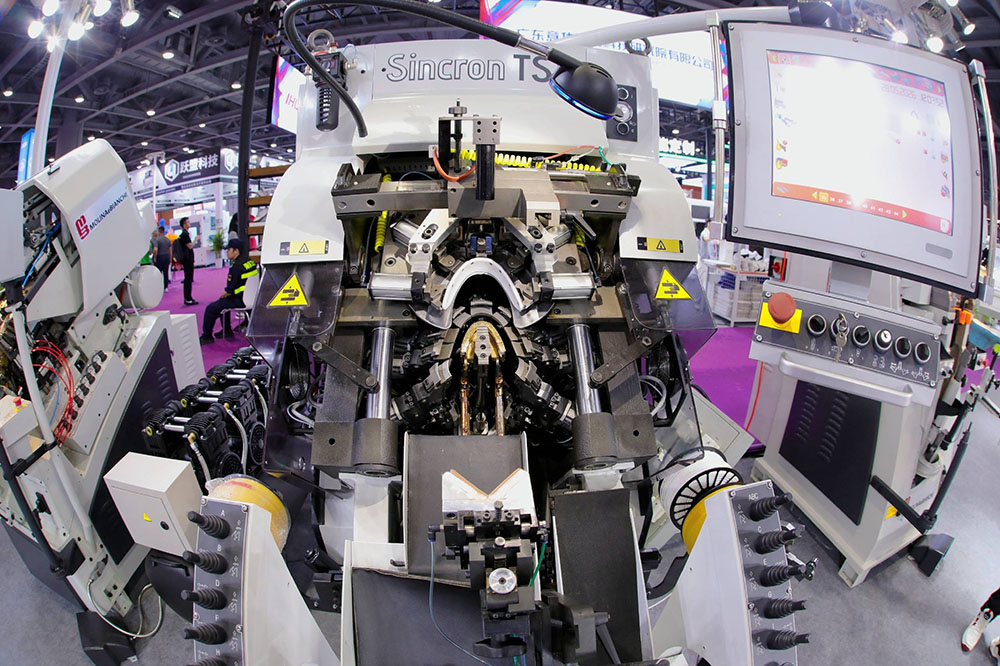 1783322030683113.jpg GISMA-Guangzhou-2026-gisma-shoe-fair-imported-automatic-toe-lasting-machinery-display-scene.jpg